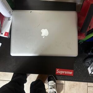 Apple MacBook Pro 13 - Sleek Gray w/charger